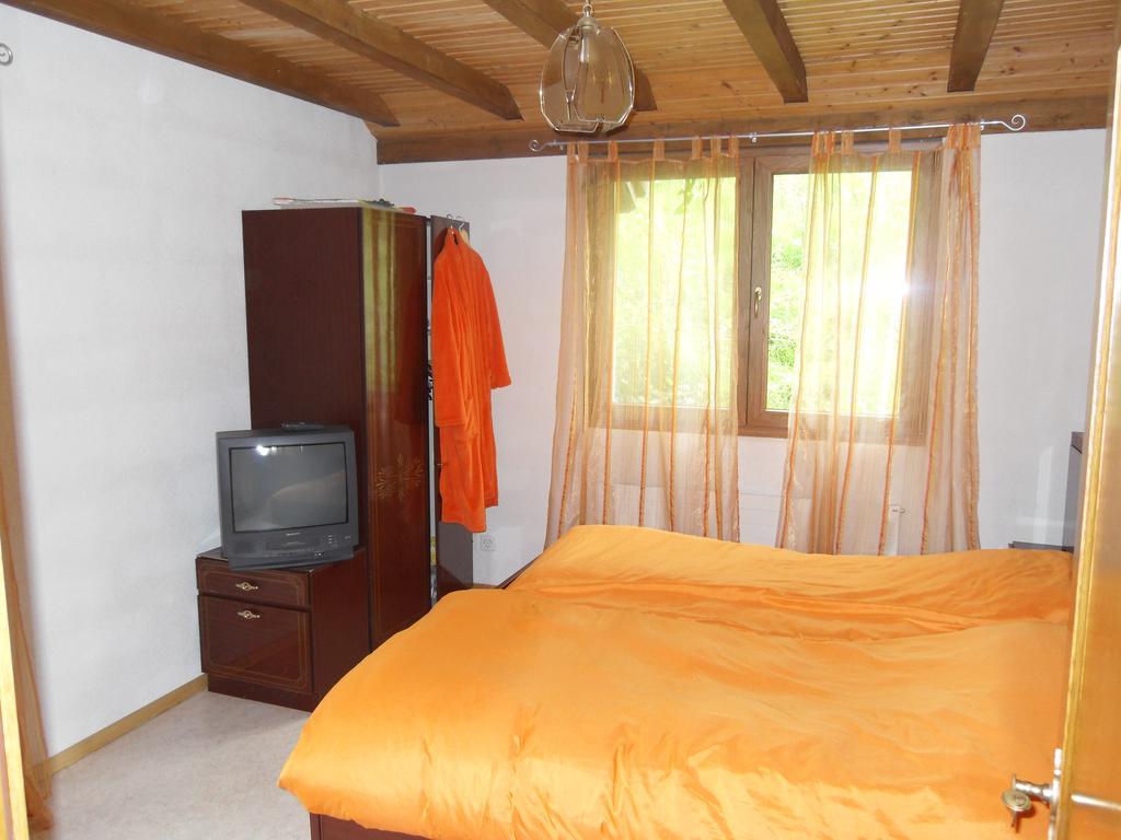 Bed&Breakfast In Flueh Hofstetten-Fluh Room photo